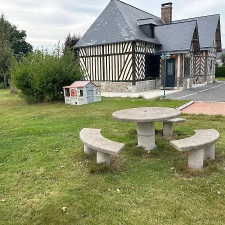Holiday home Metal & Colombage Aux Portes D' Honfleur Saint-Pierre-du-Val